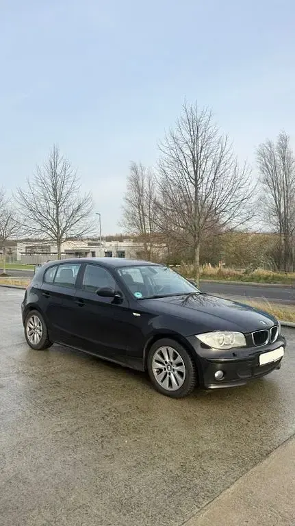 Gebraucht BMW 118 122 PS (89 kW) 2006 Schwarz Kleinwagen