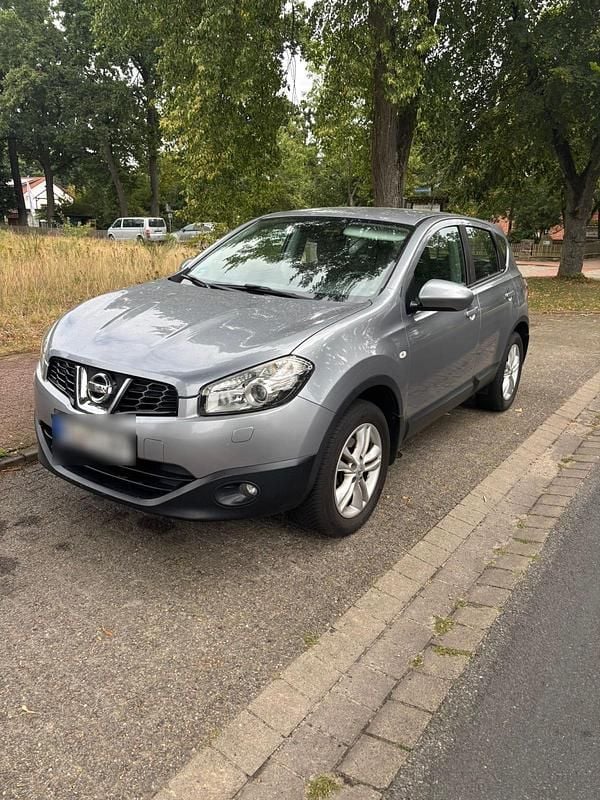 Grau Gebraucht 2012 Nissan Qashqai Tekna SUV | 7.500 € (Fairer Preis) - Bild 1/4