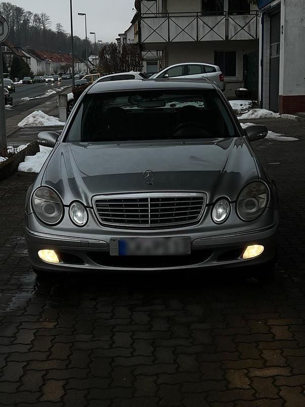 Gebraucht Mercedes E220 Elegance 150 PS (110 kW) 2002 Silber Limousine