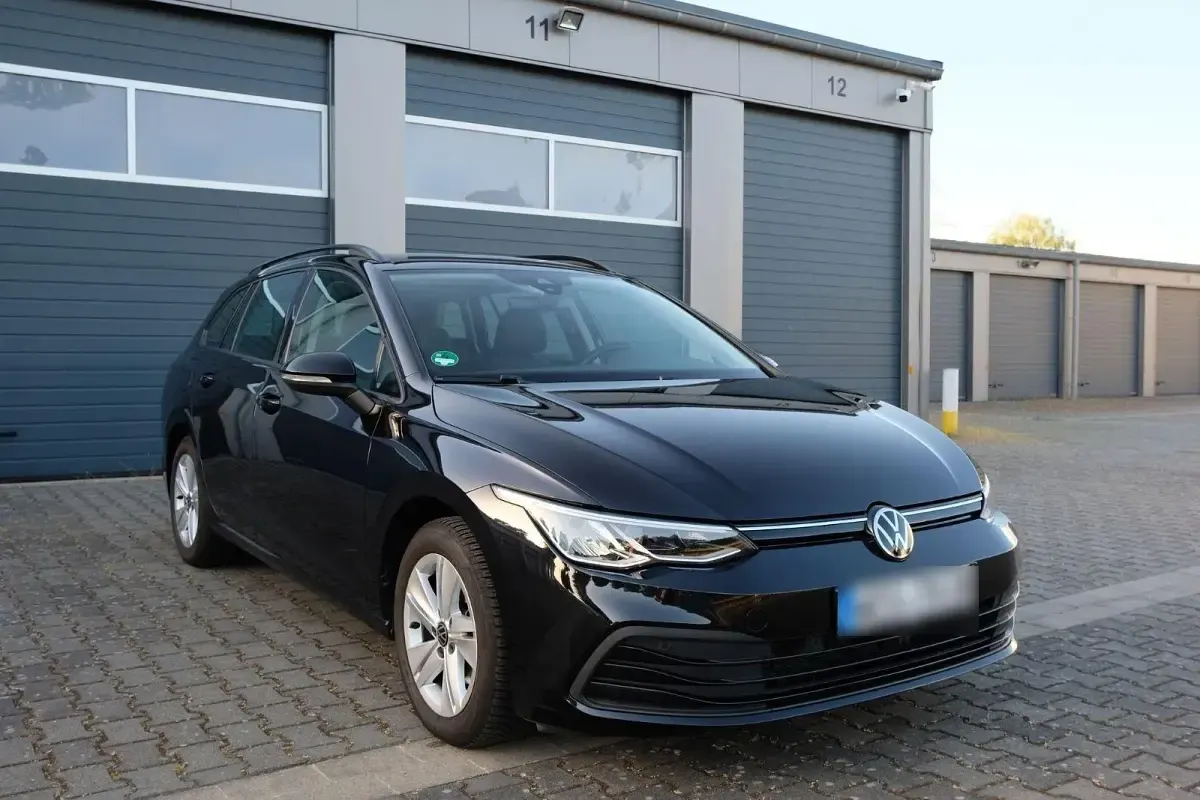 Gebraucht VW Golf VIII Life 150 PS (110 kW) 2023 Schwarz Kombi