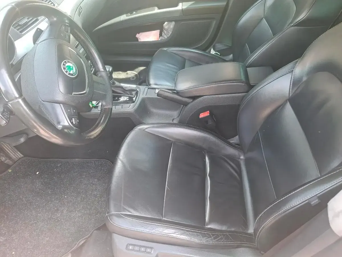 Gebraucht Skoda Superb 170 PS (125 kW) 2011 Braun Kombi