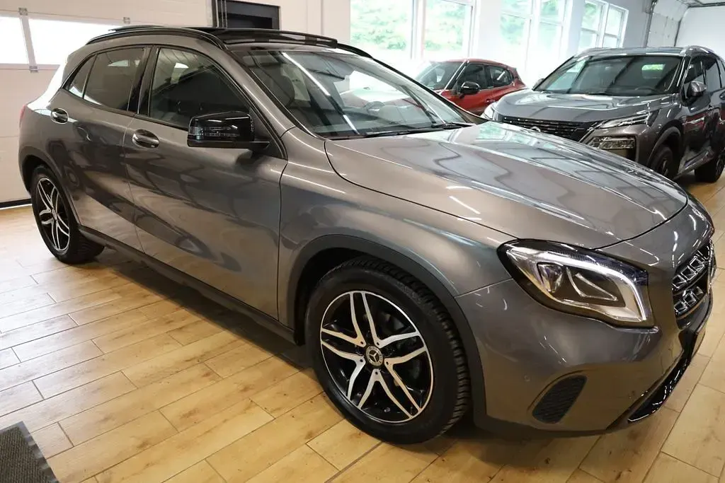 Gebraucht Mercedes GLA180 Night 122 PS (89 kW) 2019 Mountaingrau SUV