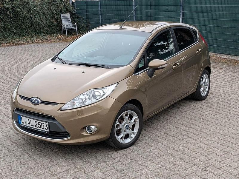 Gebraucht Ford Fiesta Titanium 82 PS (60 kW) 2011 Braun Kleinwagen