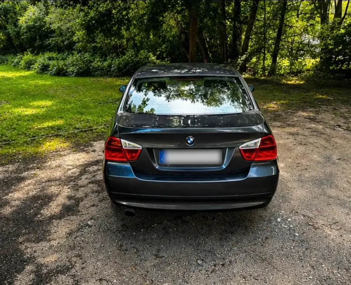 Gebraucht BMW 320 163 PS (119 kW) 2006 Grau Limousine