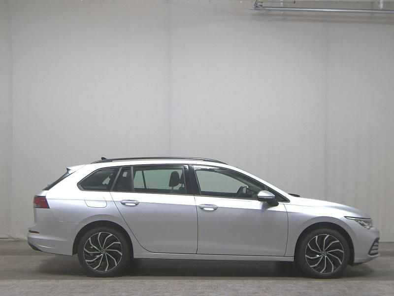 Silber Gebraucht 2021 VW Golf VIII Life Kombi | 15.480 € (Guter Preis) - Bild 1/4