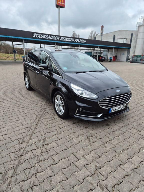 Gebraucht Ford S-MAX Titanium 150 PS (110 kW) 2019 Schwarz Van / Kleinbus