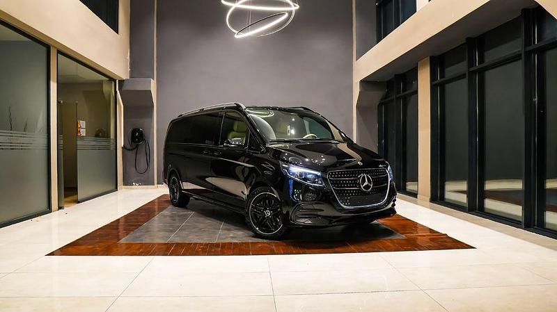 Obsidianschwarz Gebraucht 2022 Mercedes V300 Business Van / Kleinbus | 232.050 € - Bild 1/4