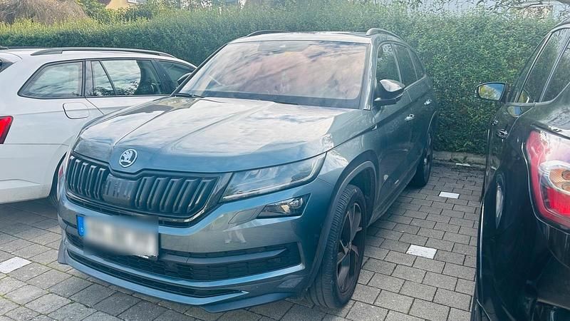 Grau Gebraucht 2020 Skoda Kodiaq Style SUV | 27.897 € (Guter Preis) - Bild 1/4