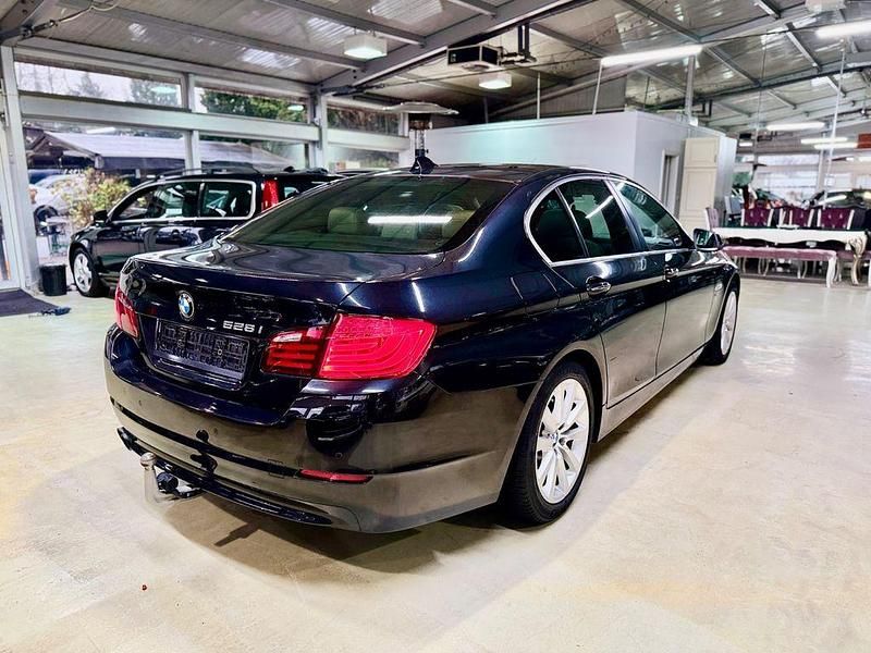 Gebraucht BMW 528 Sport Line 245 PS (180 kW) 2012 Schwarz Limousine