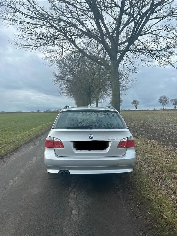 Gebraucht BMW 525 197 PS (144 kW) 2007 Silber Kombi