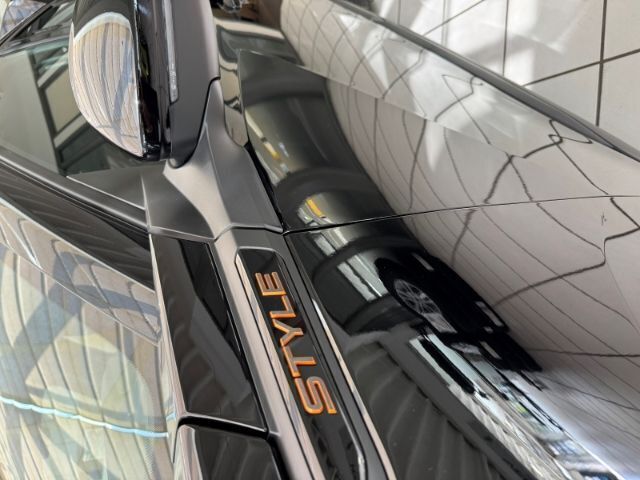 Neu Peugeot 2008 Style 145 PS (106 kW) 2025 Schwarz SUV