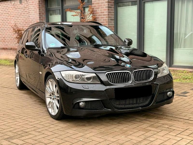 Gebraucht BMW 330 Performance 245 PS (180 kW) 2011 Schwarz Kombi