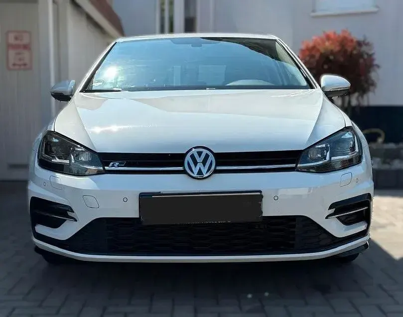 Gebraucht VW Golf VII Highline 150 PS (110 kW) 2019 Weiß Limousine
