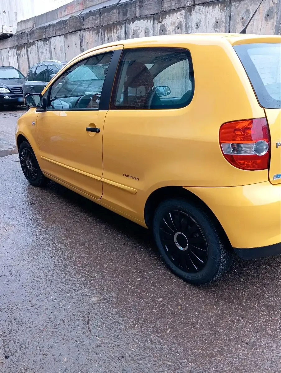 Gebraucht VW Fox 54 PS (39 kW) 2010 Gelb Kleinwagen