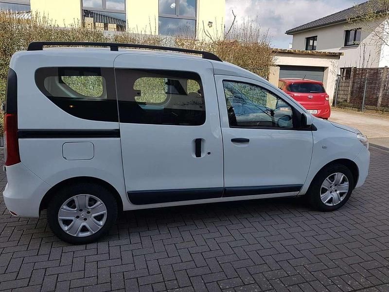 Gebraucht Dacia Dokker Celebration 116 PS (85 kW) 2017 Weiß Van / Kleinbus