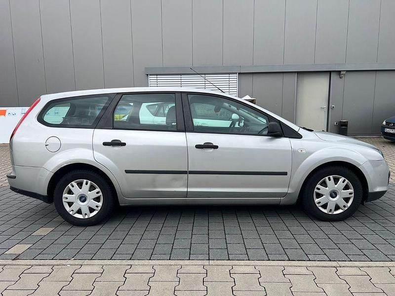 Gebraucht Ford Focus 125 PS (91 kW) 2005 Grau Kombi