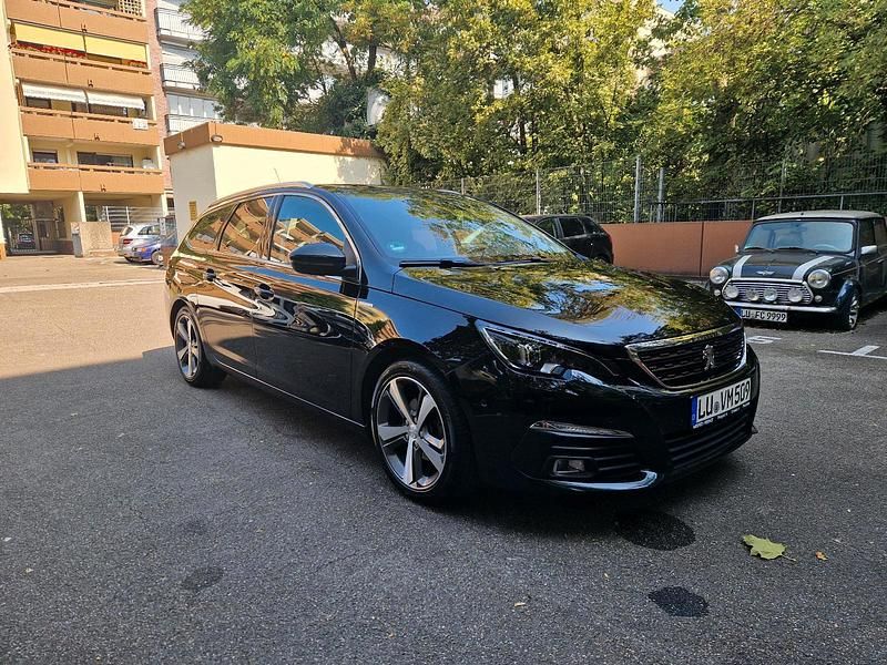 Schwarz Gebraucht 2018 Peugeot 308 SW Allure Kombi | 10.000 € - Bild 1/4