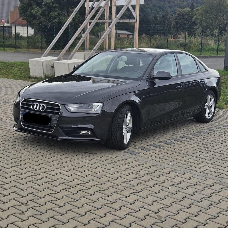 Grau Gebraucht 2015 Audi A4 Limousine | 13.400 € (Fairer Preis) - Bild 1/4