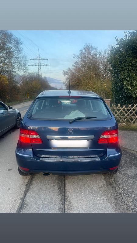 Gebraucht Mercedes B180 109 PS (80 kW) 2010 Blau Van / Kleinbus