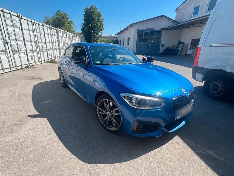 Blau Gebraucht 2016 BMW M135 Kleinwagen | 24.500 € (Fairer Preis) - Bild 1/4