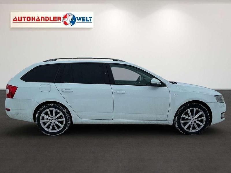 Gebraucht Skoda Octavia Joy 150 PS (110 kW) 2016 Weiß Kleinwagen