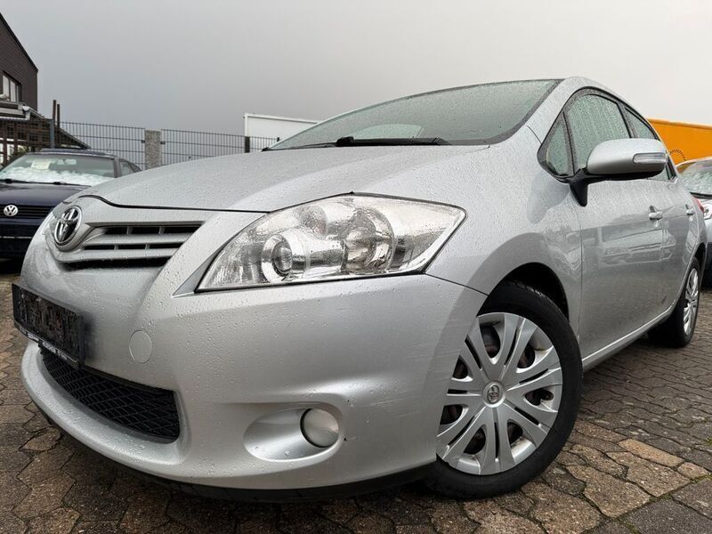 Silber Gebraucht 2010 Toyota Auris Life Limousine | 3.999 € (Fairer Preis) - Bild 1/4