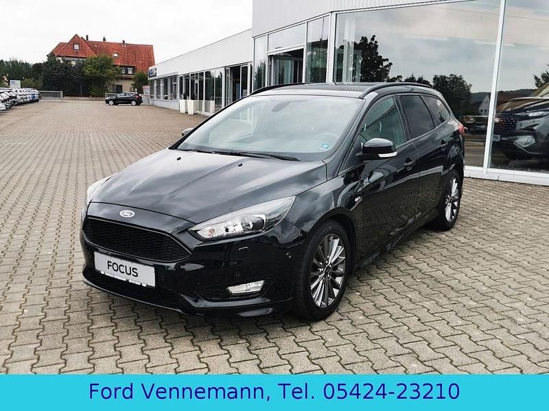 Schwarz Gebraucht 2017 Ford Focus ST-Line Limousine | 13.650 € (Fairer Preis) - Bild 1/4