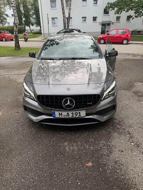 Grau Gebraucht 2017 Mercedes CLA220 Shooting Brake AMG Kombi | 21.500 € (Fairer Preis) - Bild 1/4
