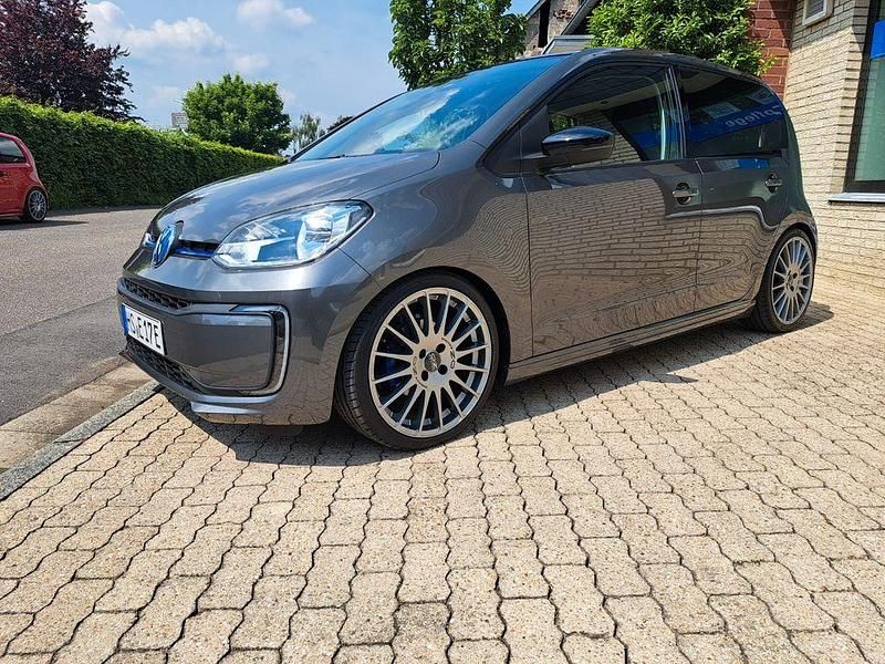 Grau Gebraucht 2023 VW e-up! Kleinwagen | 16.999 € (Fairer Preis) - Bild 1/4