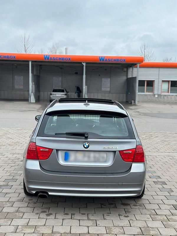 Gebraucht BMW 320 184 PS (135 kW) 2011 Kombi