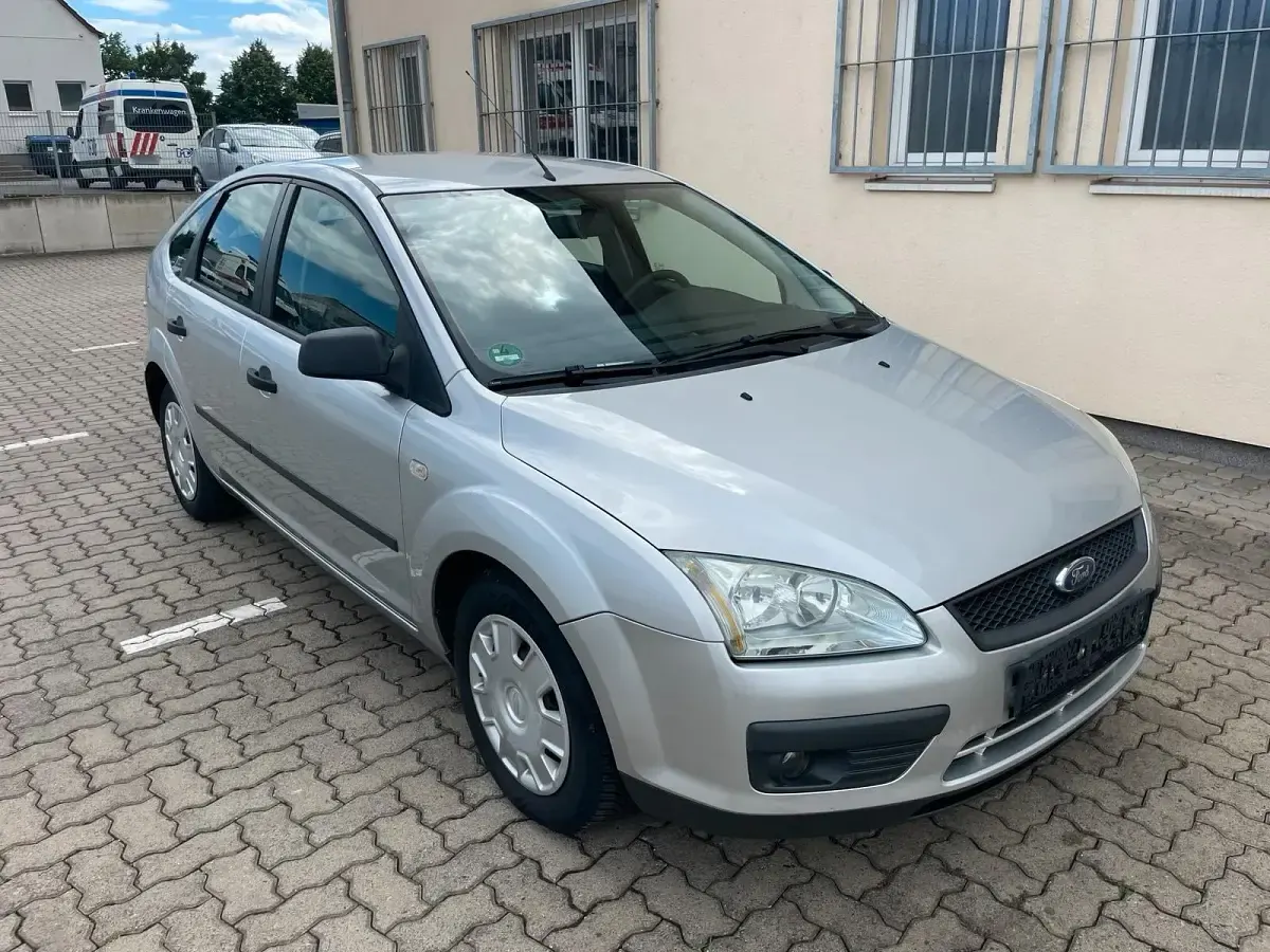 Gebraucht Ford Focus 101 PS (74 kW) 2006 Silber Limousine