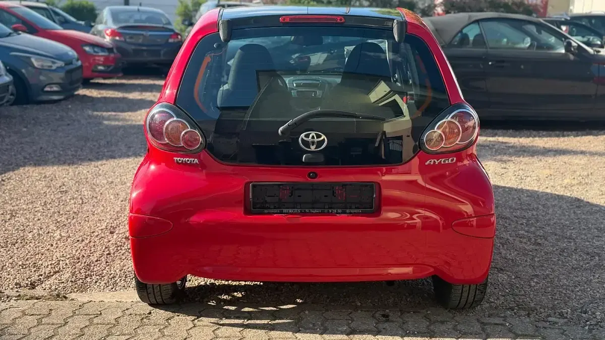Gebraucht Toyota Aygo 68 PS (50 kW) 2014 Rot Kleinwagen