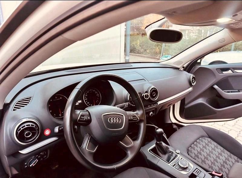 Gebraucht Audi A3 105 PS (77 kW) 2013 Weiß Kleinwagen