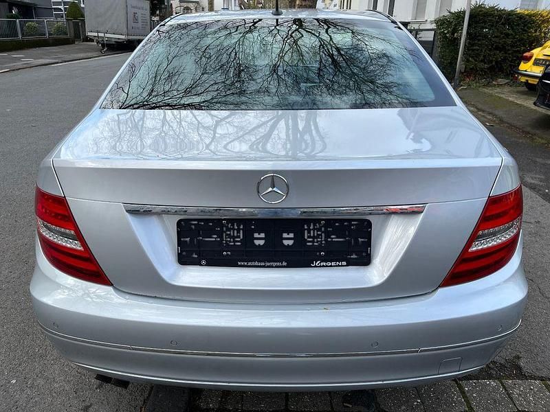 Gebraucht Mercedes C180 156 PS (114 kW) 2012 Silber Limousine