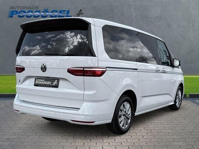 Second-hand VW Multivan Style 150 CP (110 kW) 2024 Alb Monovolum