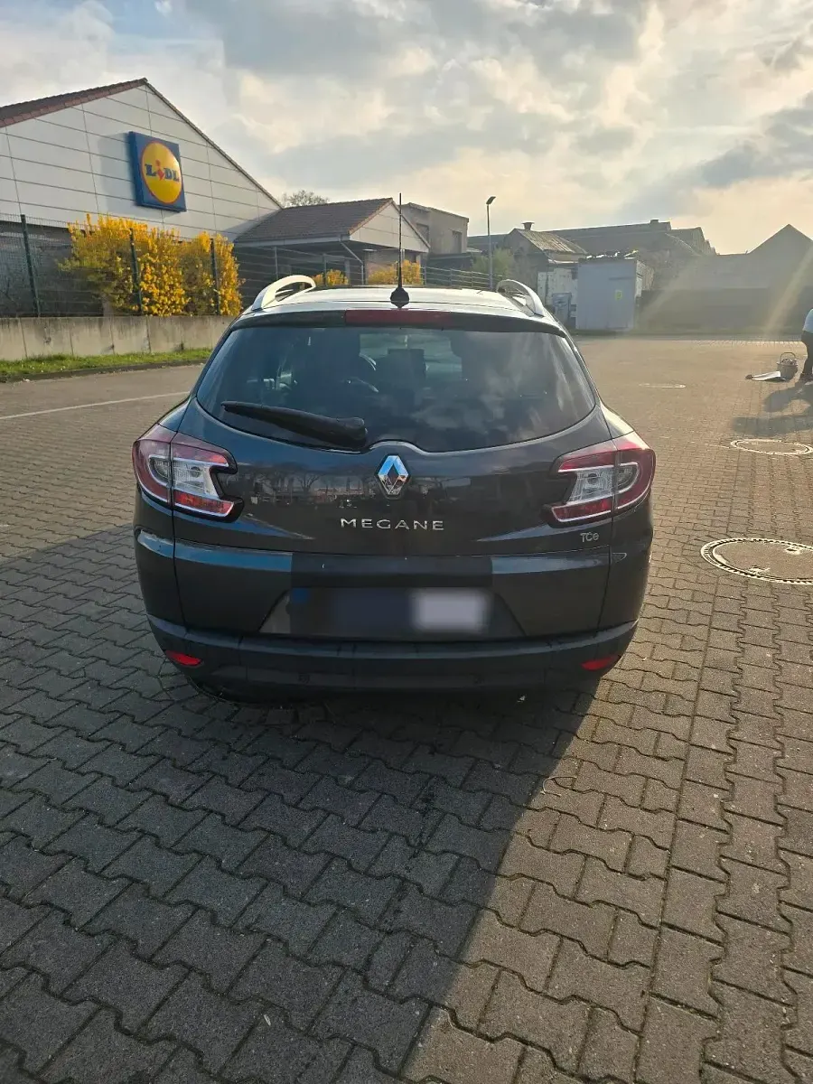 Gebraucht Renault Mégane GrandTour 131 PS (96 kW) 2011 Silber Kombi