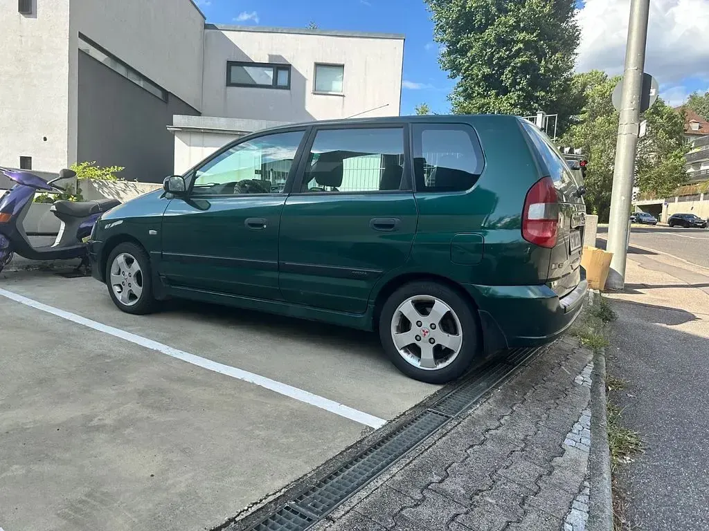 Gebraucht Mitsubishi Space Star 122 PS (89 kW) 2000 Grün Van / Kleinbus