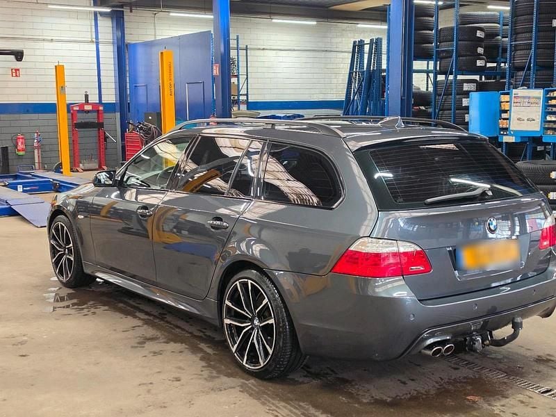 Gebraucht BMW 530 272 PS (200 kW) 2007 Grau Kombi