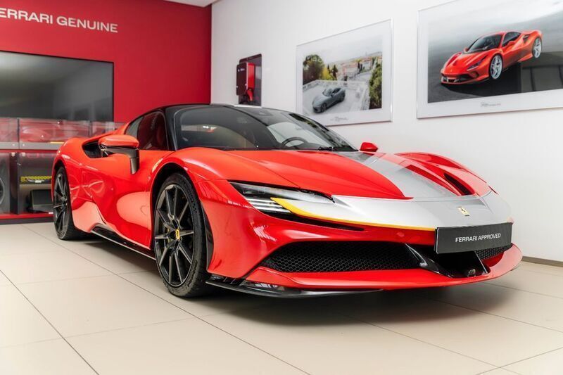 Rot Gebraucht 2022 Ferrari SF90 | 409.090 € (Guter Preis) - Bild 1/4