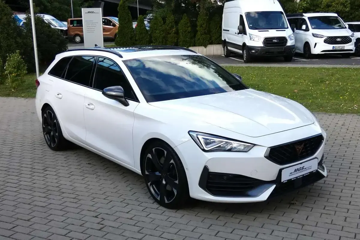 Używany Cupra Leon VZ 310 KM (228 kW) 2022 Biały Kombi