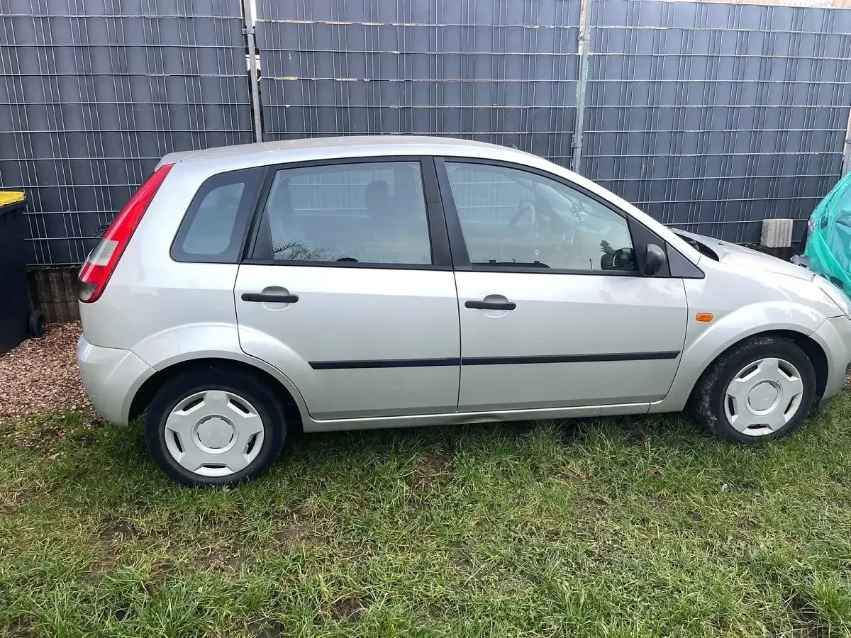 Gebraucht Ford Fiesta 2005 Silber Kleinwagen