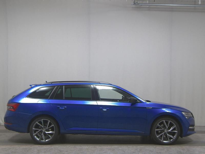 Blau Gebraucht 2022 Skoda Superb SportLine Kombi | 23.680 € (Guter Preis) - Bild 1/4