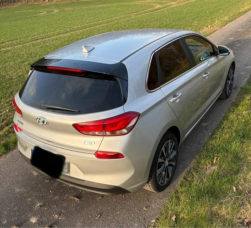 Gebraucht Hyundai i30 110 PS (80 kW) 2018 Silber Limousine