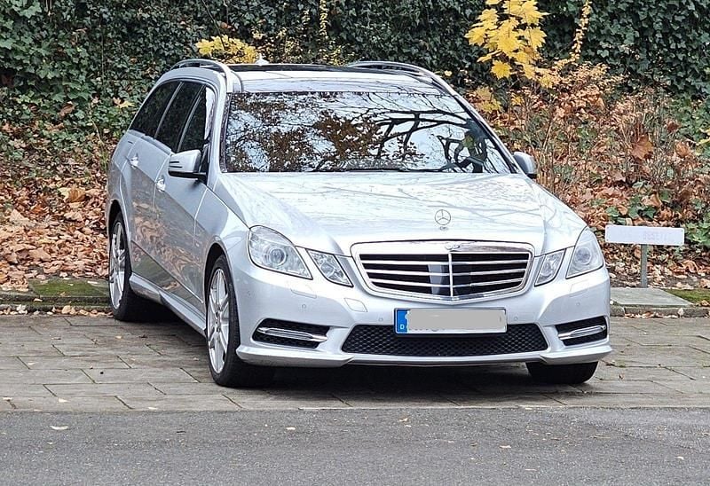 Silber Gebraucht 2012 Mercedes E500 Avantgarde Kombi | 19.500 € (Guter Preis) - Bild 1/4