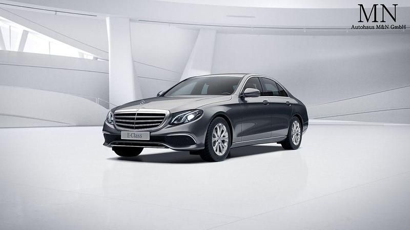 Selenitgrau Gebraucht 2016 Mercedes E200 Limousine | 27.900 € (Etwas zu teuer) - Bild 1/4