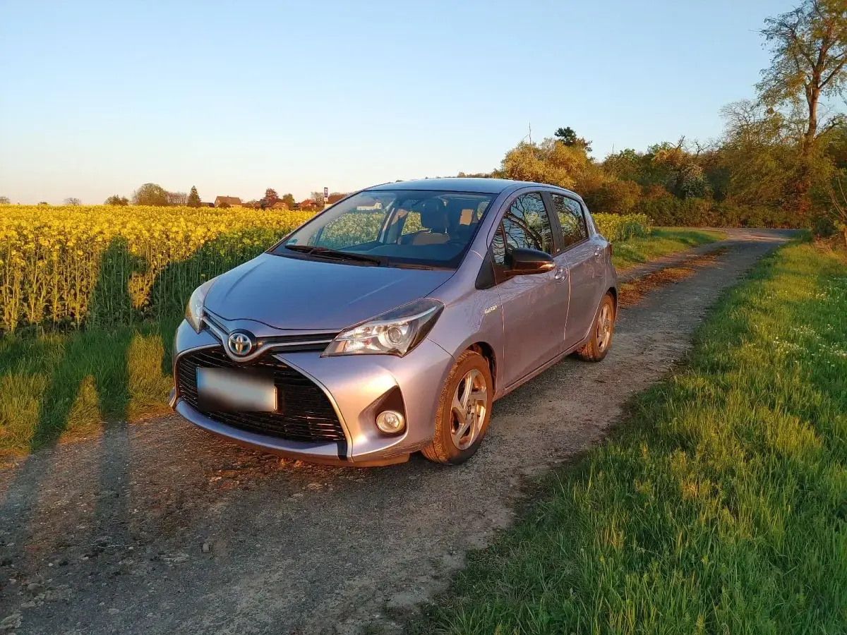 Gebraucht Toyota Yaris Edition-S 101 PS (74 kW) 2016 Blau Kleinwagen