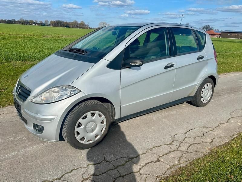 Usado Mercedes A180 108 HP (79 kW) 2007 Prateado Sedan