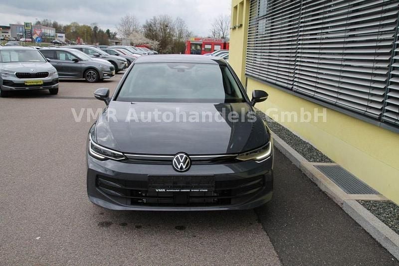 Neu VW Golf VIII 150 PS (110 kW) 2026 Grau Limousine
