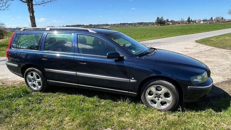 Blau Gebraucht 2003 Volvo V70 Comfort Kombi | 2.300 € (Guter Preis) - Bild 1/4