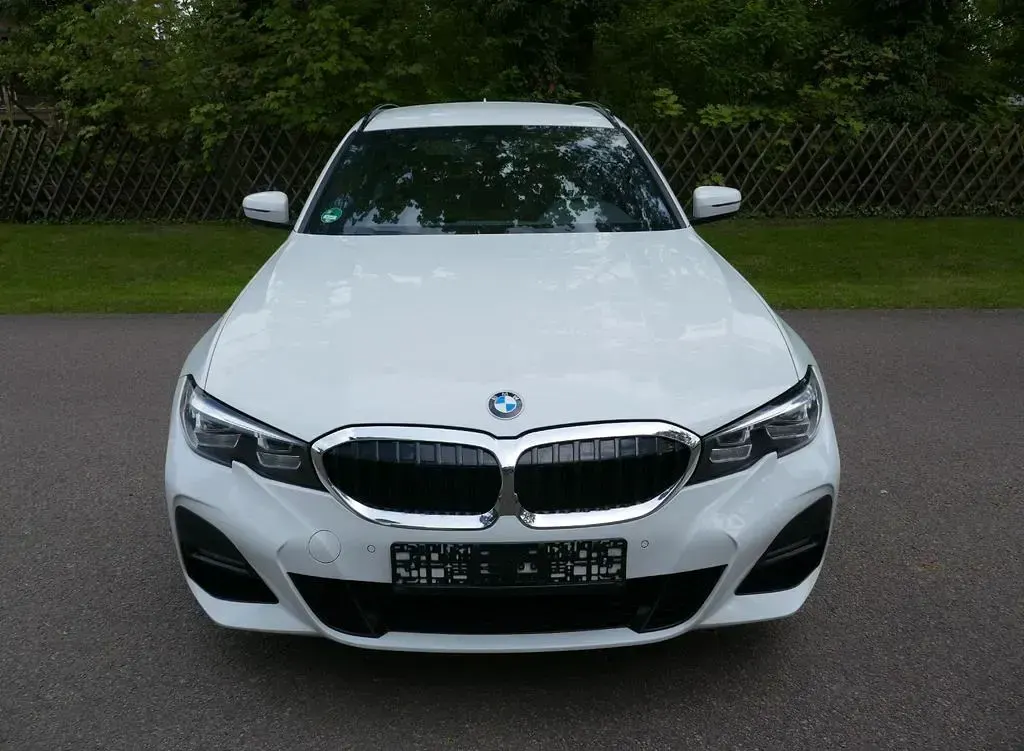 Gebraucht BMW 330 M Sport 286 PS (210 kW) 2021 Weiß Kombi